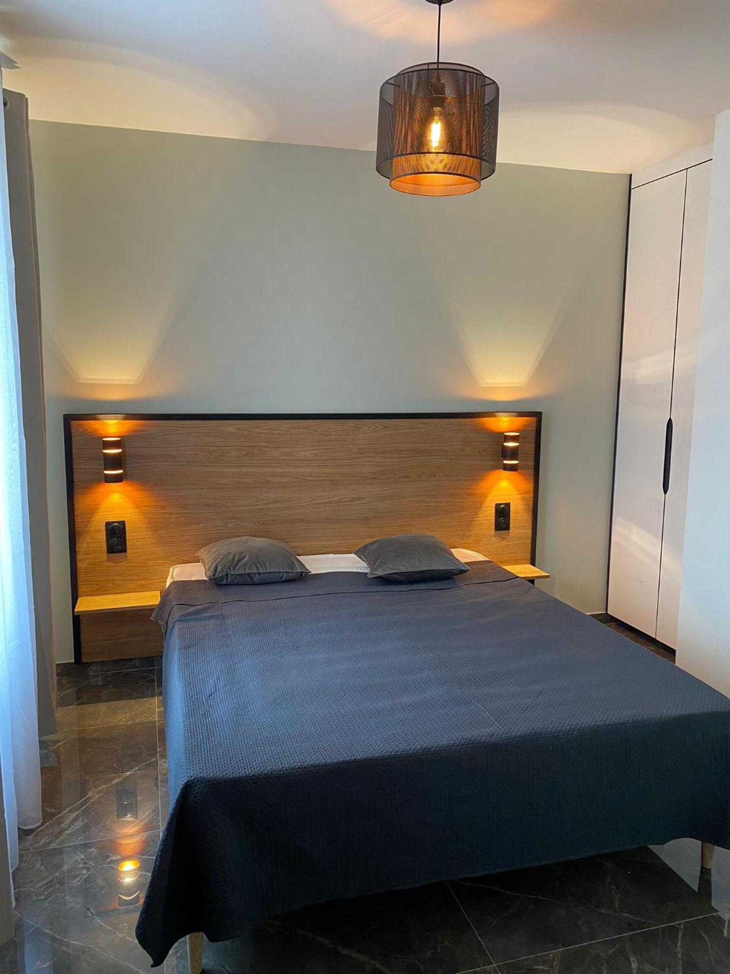 Paray- Orly - Parking Prive Villa